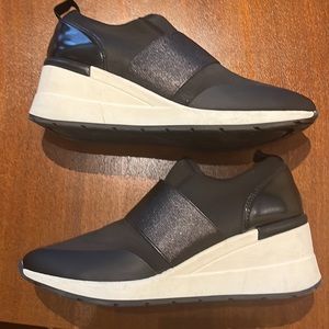 !!!LAST CHANCE!!!Aldo-Like-new platform sneakers, slip on design in black&white.